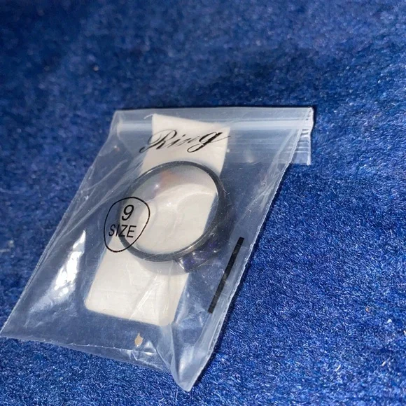 NWT - 8MM Retro Titanium/Stainless Steel Alloy Dragon Patterned Ring (Purple/Bk) - Picture 2 of 4